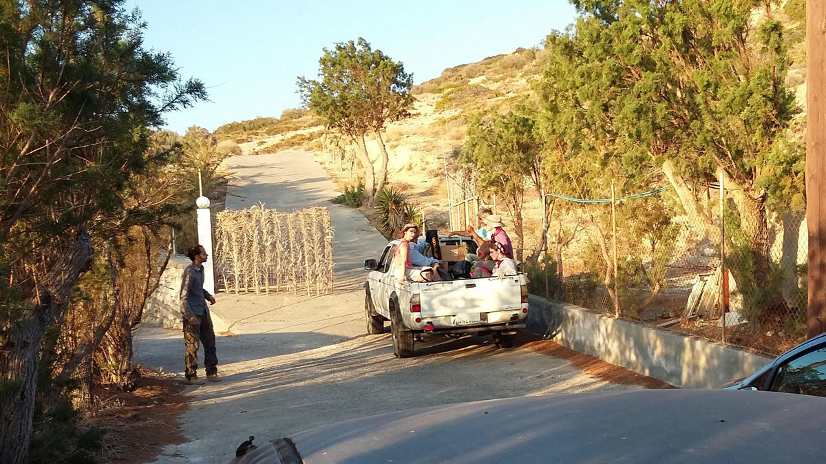 Η πόρτα που επιτρέπει την πρόσβαση στο χώρο της ανασκαφής.