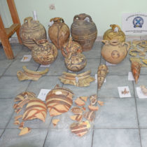 Συλλήψεις για κλοπή-υπεξαίρεση αρχαίων αντικειμένων στη Σαντορίνη