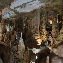 Με διευρυμένο ωράριο λειτουργεί το σπήλαιο Πετραλώνων