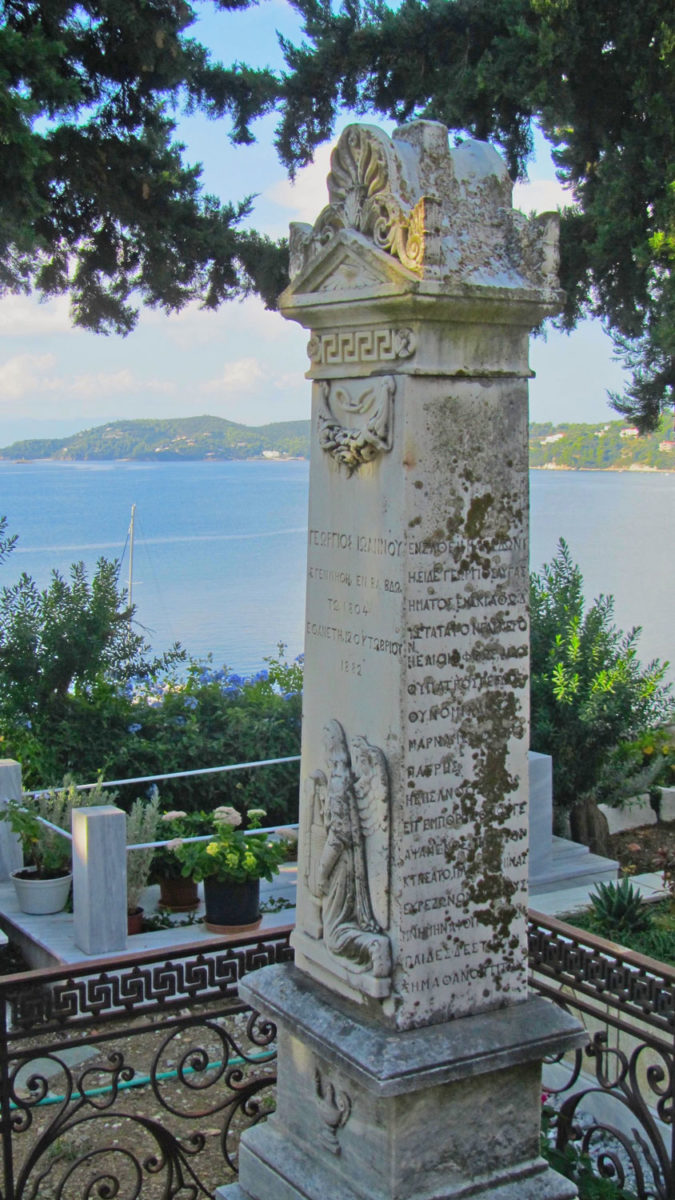 Το Κοιμητήριο της Σκιάθου, τα «Μνημούρια» όπως αναφέρεται στα διηγήματα του Αλέξανδρου Παπαδιαμάντη, βρίσκεται στο νοτιοδυτικό όριο της Χώρας.