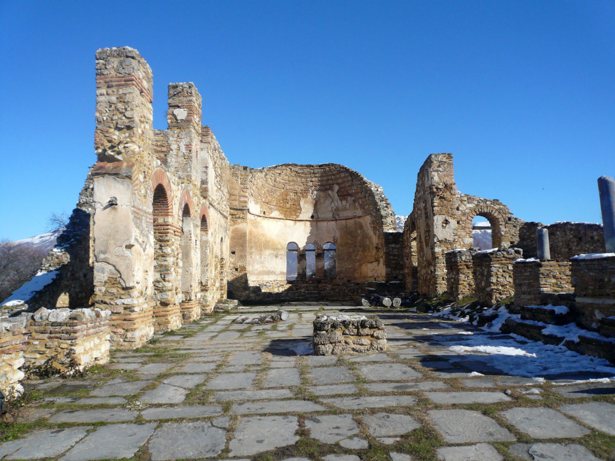 Άποψη της βασιλικής του Αγίου Αχιλλείου (φωτ.: «Αρχαιολογία και Τέχνες»).