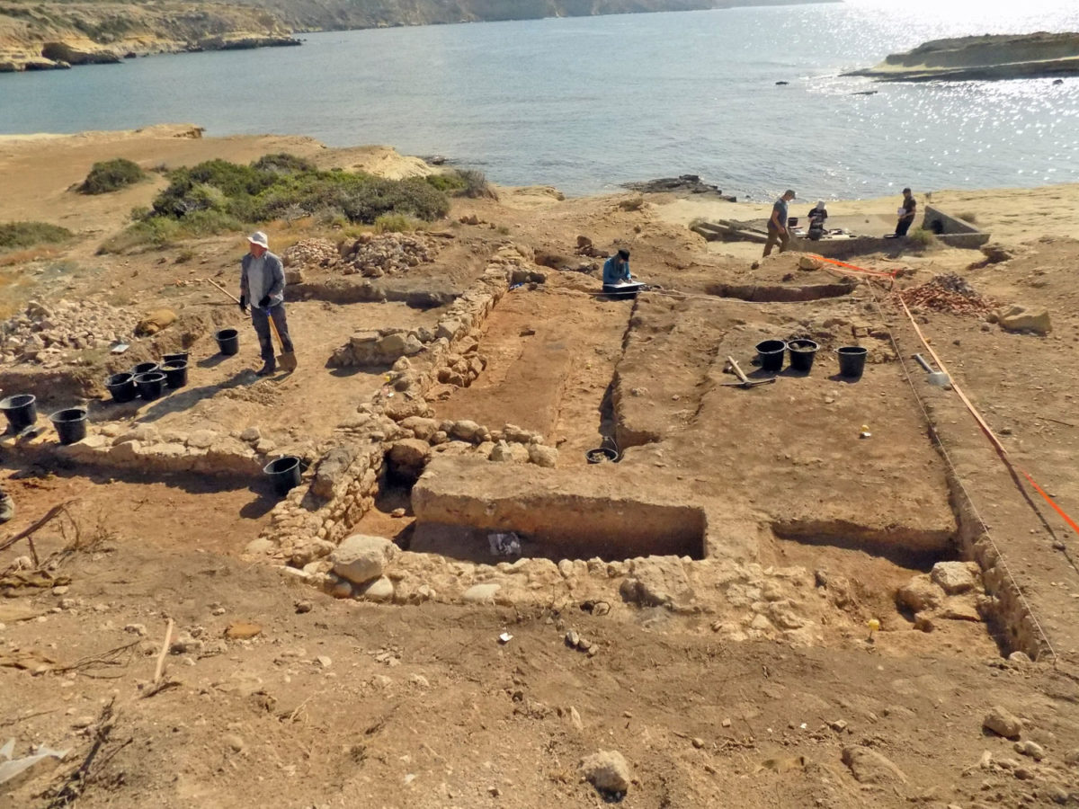Ανασκαφή δύο διαδοχικών παράκτιων κτηρίων της Ρωμαϊκής περιόδου στην Περιοχή 4 στο Ακρωτήρι-Νησιαρούιν (Dreamer’s Bay). Φωτ.: Τμήμα Αρχαιοτήτων Κύπρου.