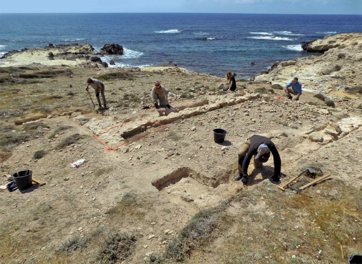 Ανασκαφή παράκτιου κτηρίου της Ρωμαϊκής περιόδου στην Περιοχή 8 στο Ακρωτήρι-Νησιαρούιν (Dreamer’s Bay). Φωτ.: Τμήμα Αρχαιοτήτων Κύπρου.