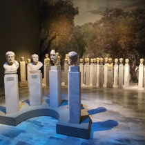 Δύο αρχαίες λύρες σε έναν διάλογο για θεούς και θνητούς