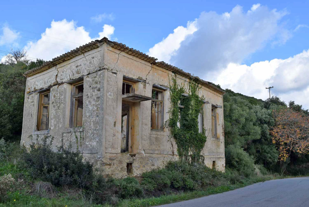 Νοτιοδυτική άποψη του κτηρίου.