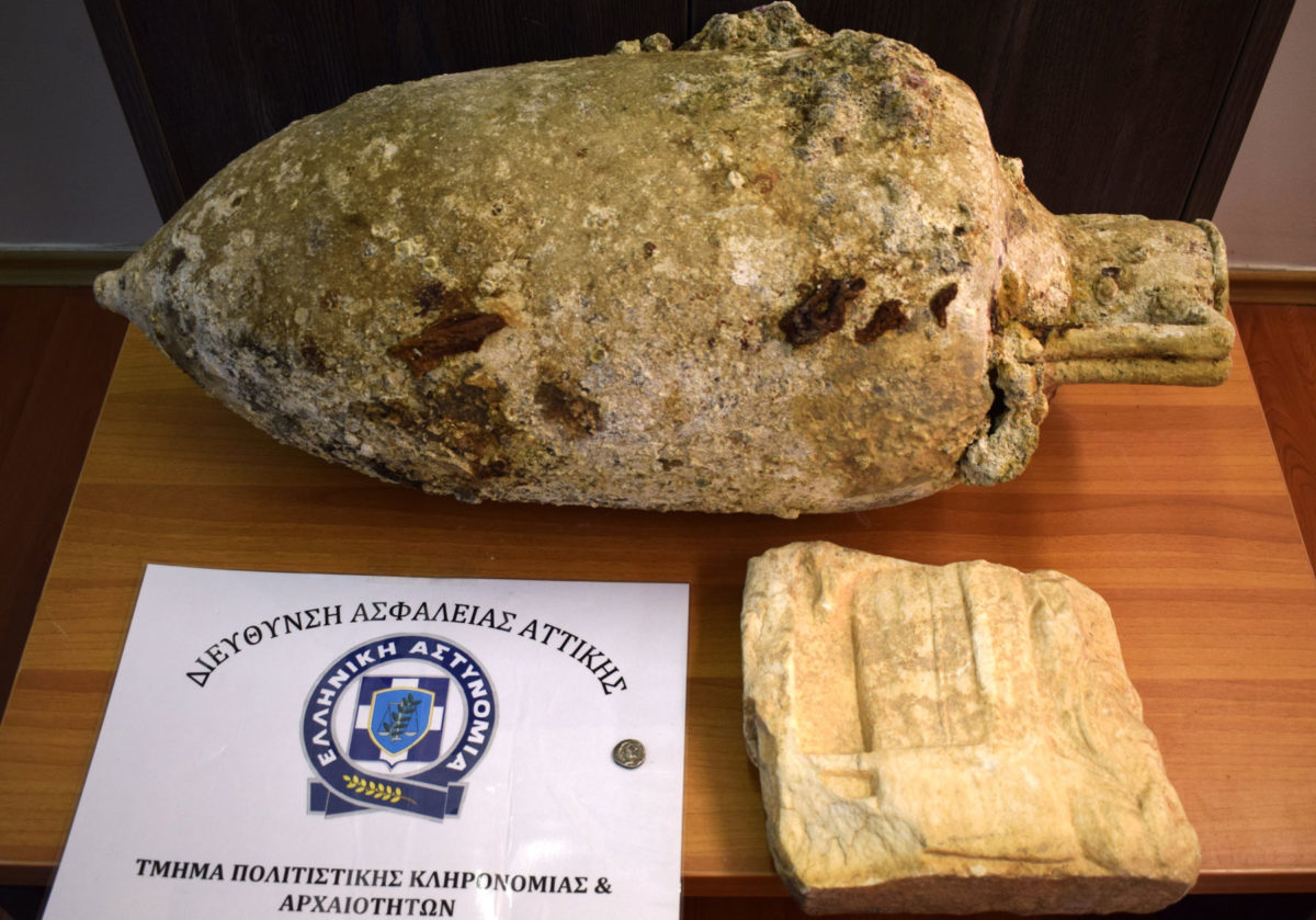 Μέρος των αρχαιοτήτων που κατασχέθηκαν στην Ανάβυσσο (φωτ.: Ελληνική Αστυνομία).