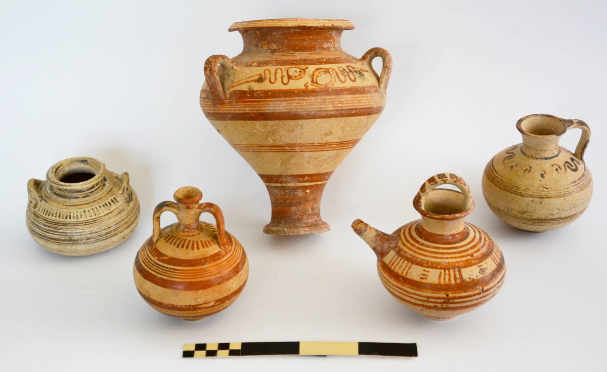 Δρομολαξιά-Βυζακιά: Μυκηναϊκά αγγεία (φωτ.: Τμήμα Αρχαιοτήτων Κύπρου).