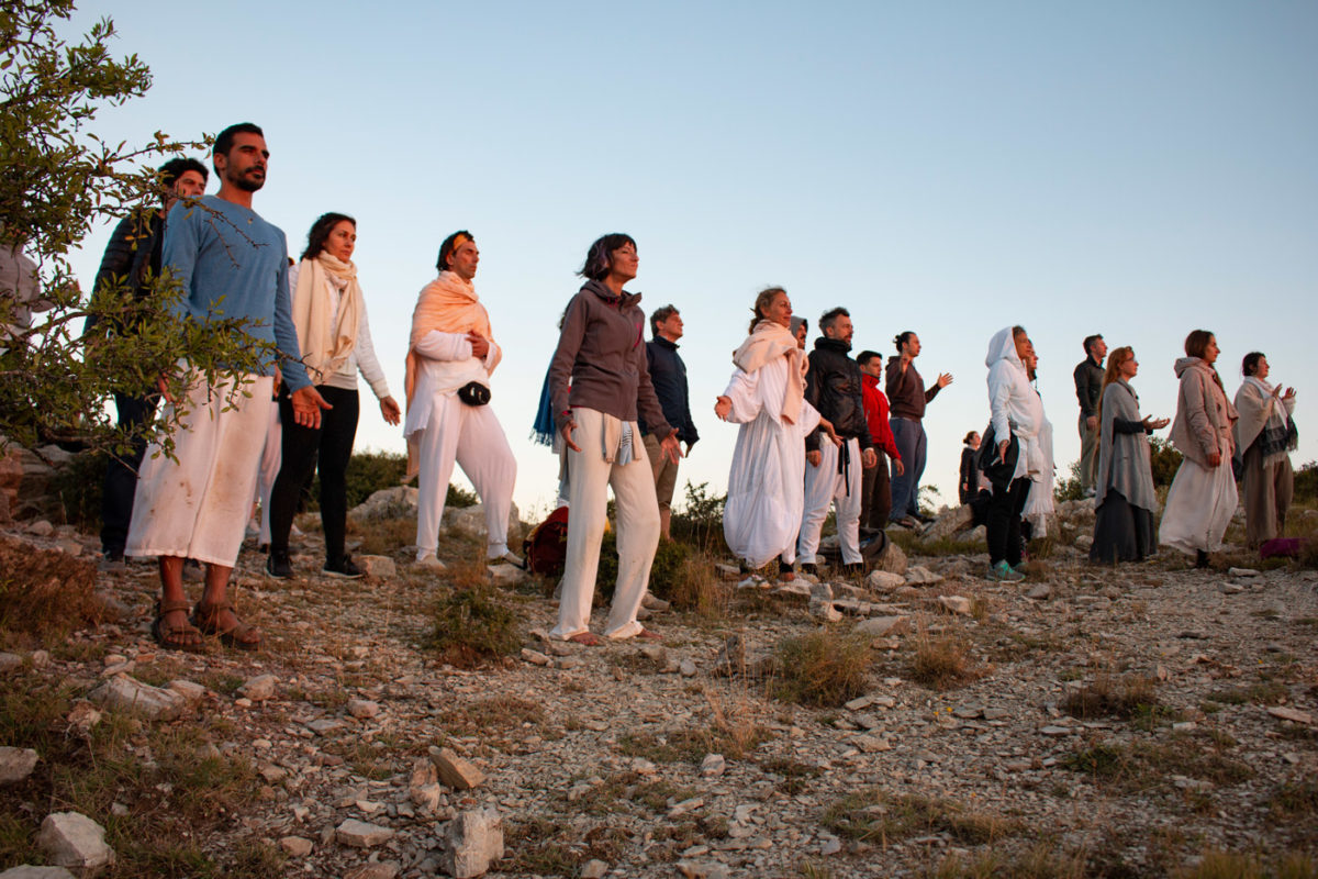 Την ολονύχτια διαδραστική παράσταση «Από το Σκοτάδι στο Φως» επιμελήθηκε η διεθνώς διακεκριμένη χορογράφος Αποστολία Παπαδαμάκη (φωτ.: ΑΠΕ-ΜΠΕ).