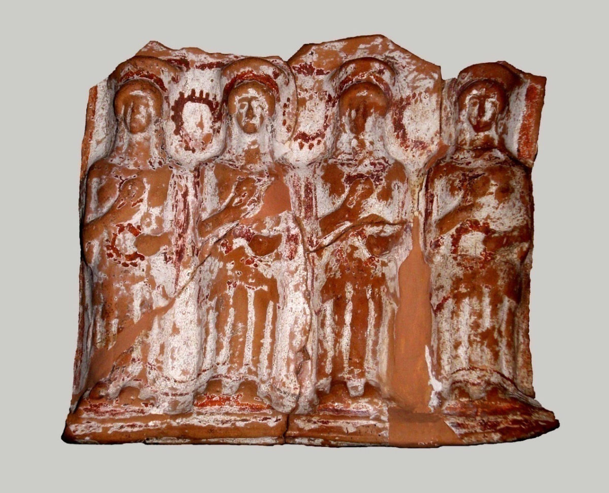 Στη διάρκεια του εκπαιδευτικού προγράμματος θα γίνει ιδιαίτερη μνεία στο ζήτημα της λατρείας, όπως αυτή τελούνταν στα ιερά του άστεως αλλά και σε υπαίθριους χώρους (φωτ.: Εφορεία Αρχαιοτήτων Άρτας).