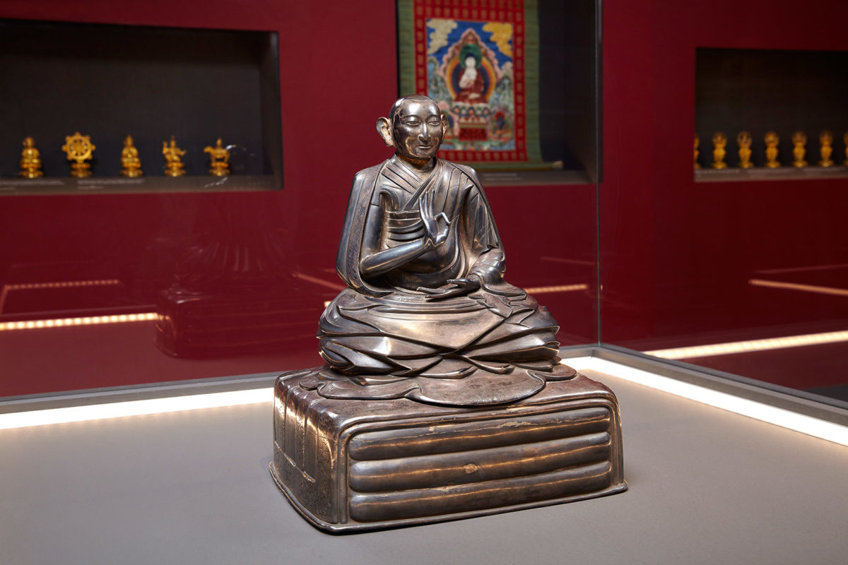 Αργυρό αγαλμάτιο του Τρίτου Δαλάι Λάμα. Δυναστεία Qing, Βασιλεία Qianlong (1735-1796). Φωτ.: Γιώργος Βιτσαρόπουλος.