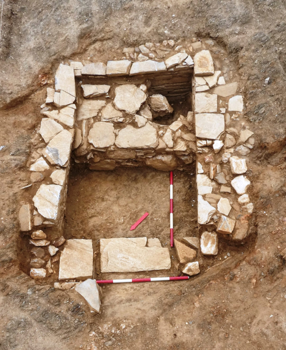 Τάφος Πρωτοελλαδικής εποχής (φωτ.: ΥΠΠΟΑ/Εφορεία Αρχαιοτήτων Ευβοίας).