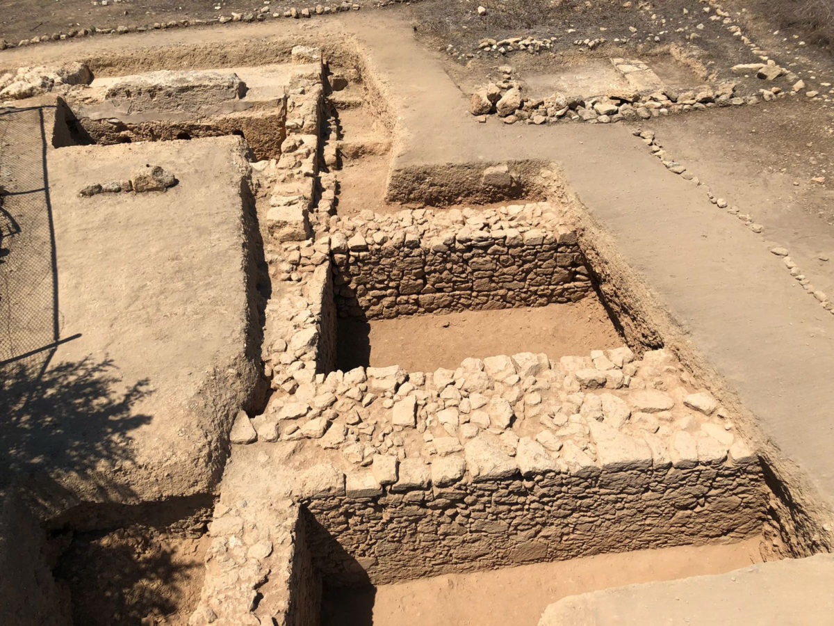 Πάφος-Τούμπαλλος: Οι έρευνες αποκάλυψαν ακόμη δύο τοίχους οι οποίοι ορίζουν δύο δωμάτια οικίας των Πρωτοχριστιανικών χρόνων (φωτ.: Τμήμα Αρχαιοτήτων Κύπρου).