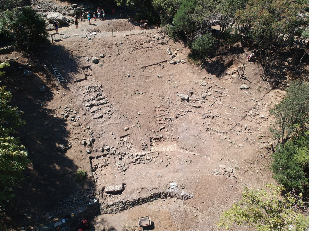 Το θέατρο στο Ιερό των Μεγάλων Θεών στη Σαμοθράκη. Φωτ.: ΥΠΠΟΑ / Εφορεία Αρχαιοτήτων Έβρου.