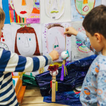 Τα παιδιά γιορτάζουν τα Χριστούγεννα στο Μουσείο Κυκλαδικής Τέχνης