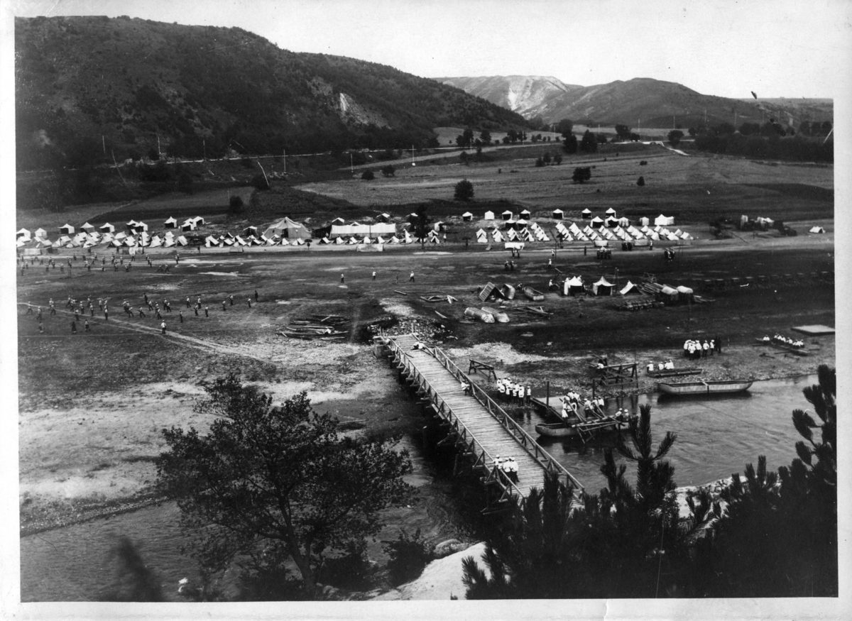 Στρατόπεδο στο Μακεδονικό Μέτωπο. Συλλογή Β. Νικόλτσιου. 