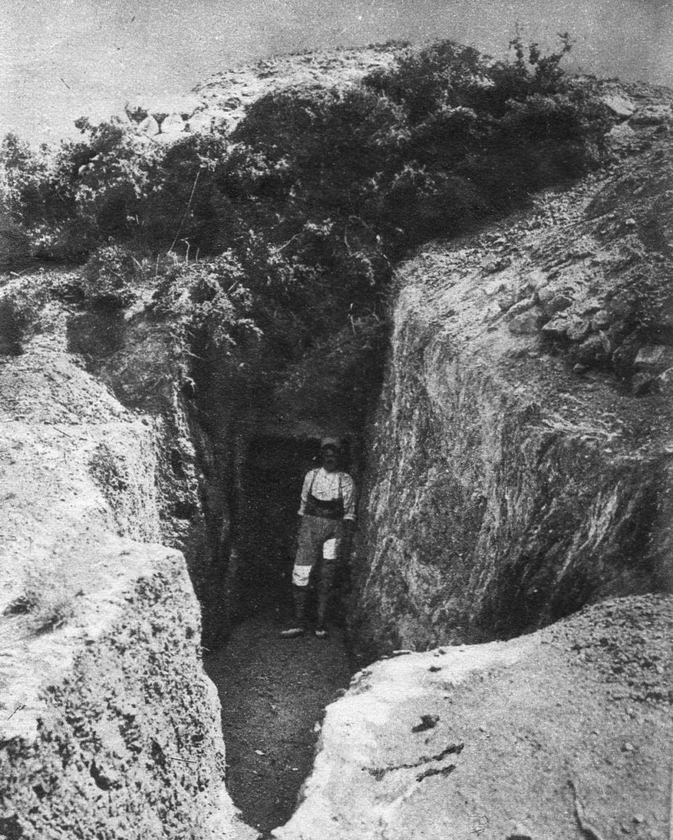 Χαράκωμα στο Mακεδονικό Μέτωπο. Συλλογή Β. Νικόλτσιου.