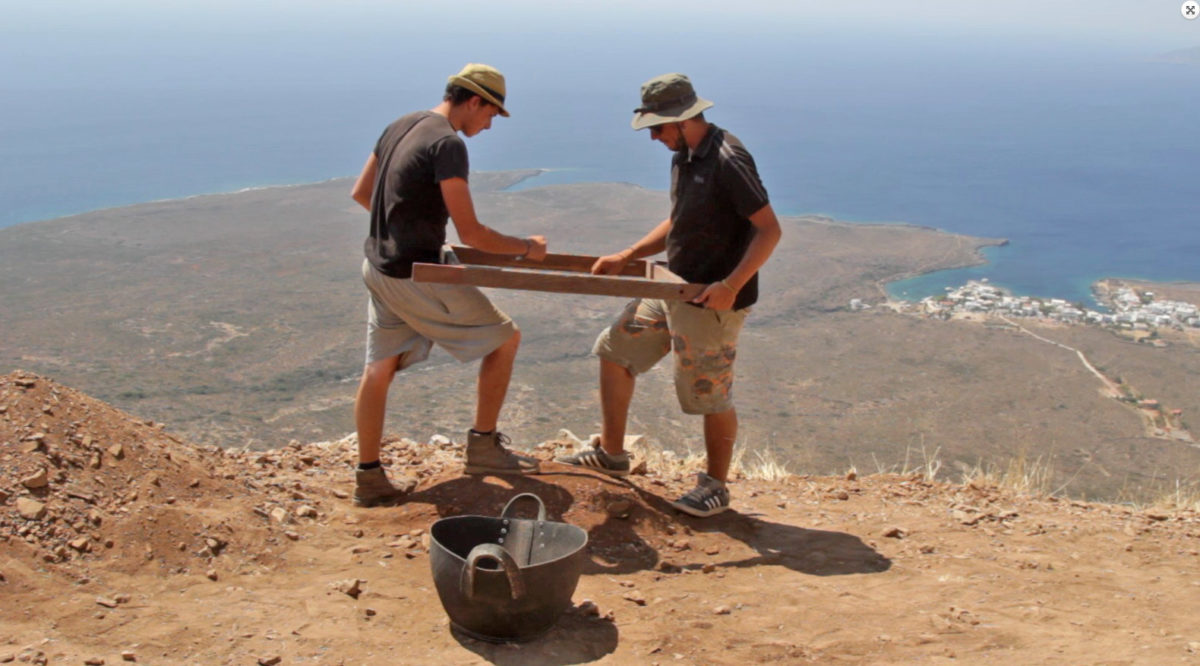 Στιγμιότυπο από την ταινία-ντοκιμαντέρ του Γιώργου Διδυμιώτη «Παραθεριστές της Ιστορίας».