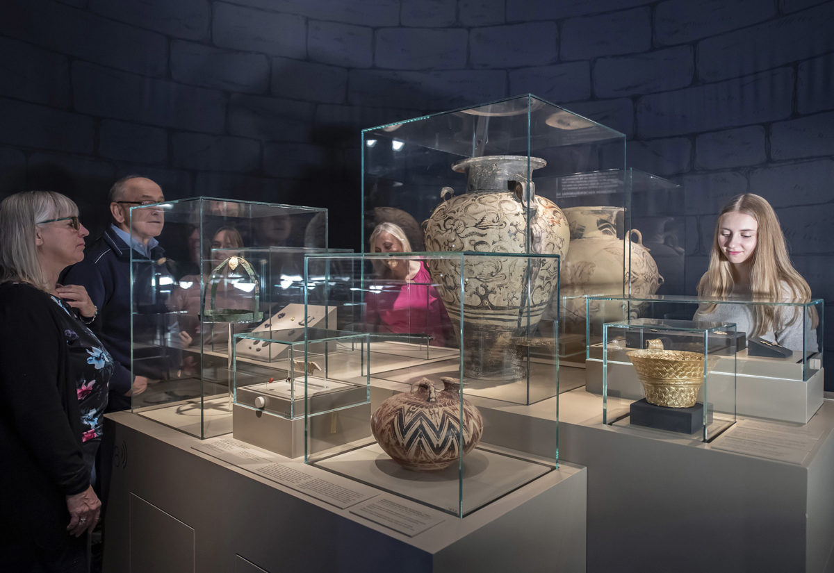 Άποψη της έκθεσης «Μυκήνες: Ο μυθικός κόσμος του Αγαμέμνονα» (φωτ.: ΥΠΠΟΑ).