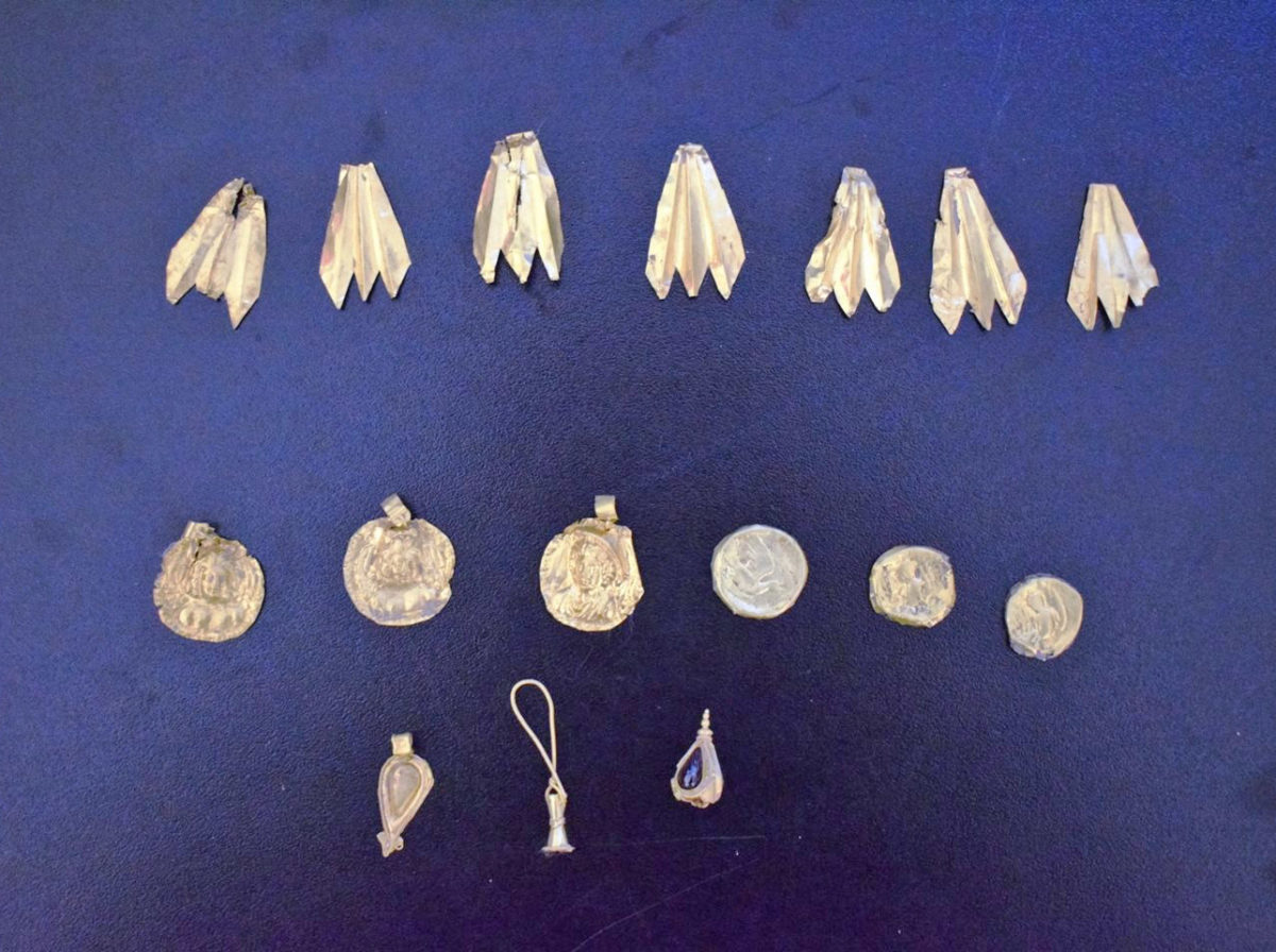 Μέρος των αρχαιοτήτων που κατασχέθηκαν στο Γύθειο (φωτ.: Ελληνική Αστυνομία).