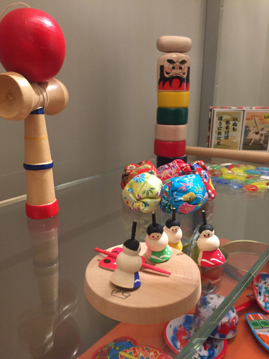 Από την έκθεση «Παραδοσιακές κούκλες και παιχνίδια από την Ιαπωνία» στο Μουσείο Μπενάκη Παιχνιδιών.