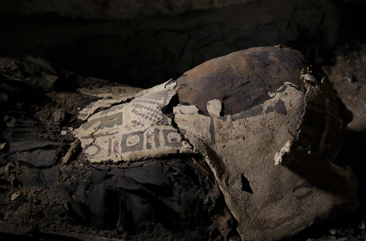 Μούμια που βρέθηκε σε κατακόμβη στην Αίγυπτο (φωτ.: Ministry of Antiquities – Arab Republic of Egypt / Twitter).