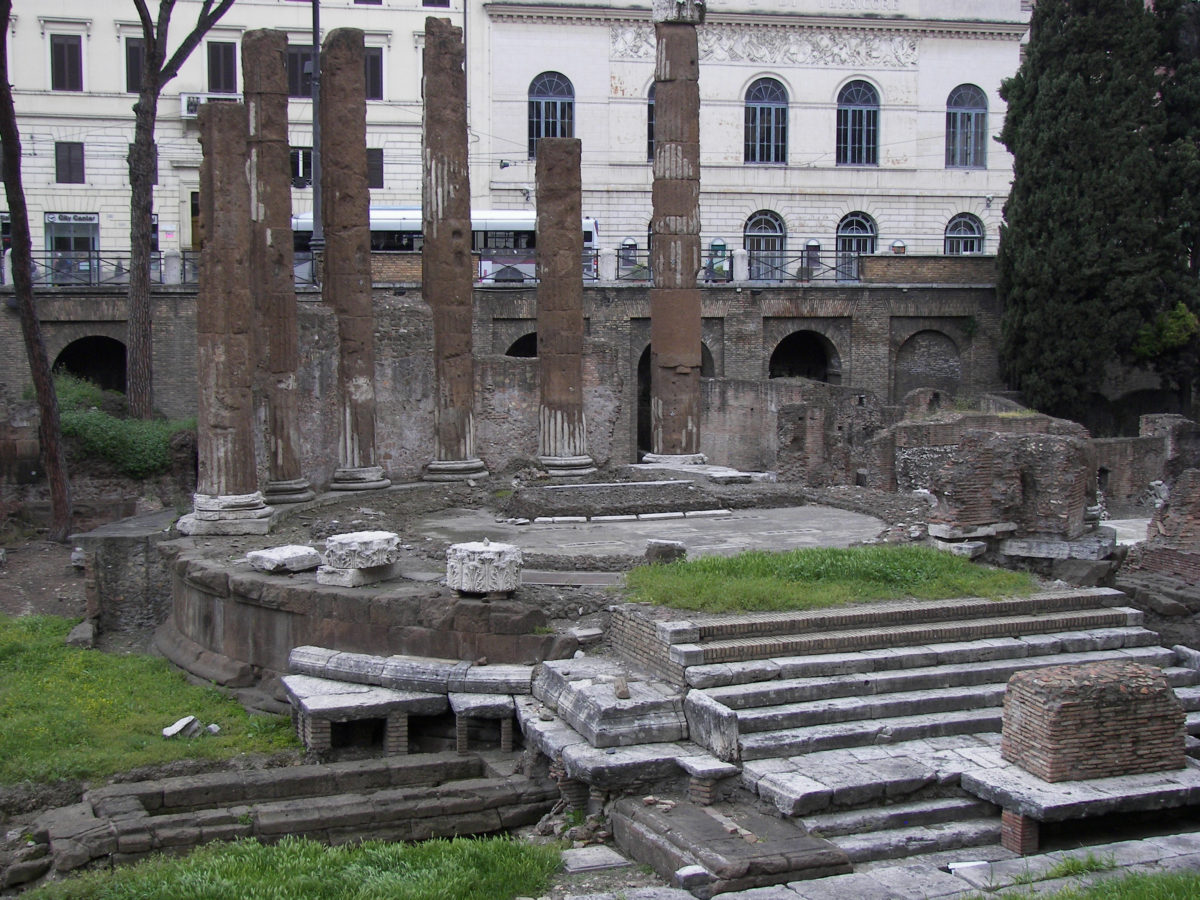 Ερείπια ρωμαϊκού ναού στον αρχαιολογικό χώρο (φωτ.: Wikipedia). 