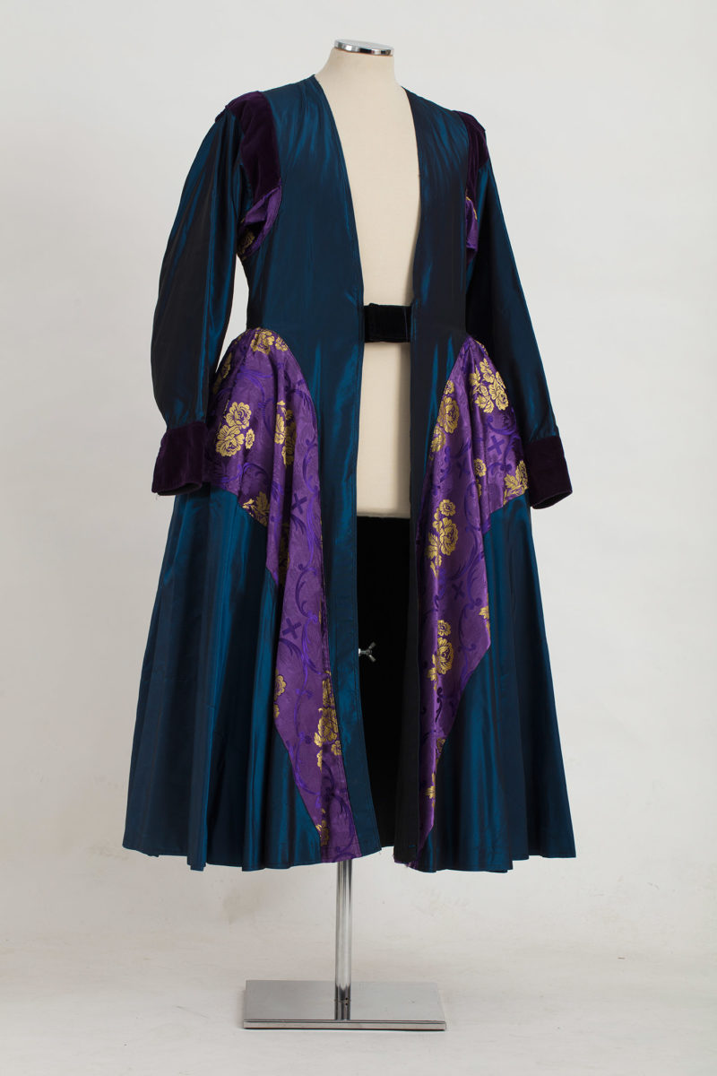 «Ντουλαμάς» της Ιωάννας Παπαντωνίου για τον Βασίλη Σπυρόπουλο στον ρόλο του δεύτερου αγγελιαφόρου στο έργο του Αισχύλου «Επτά επί Θήβας». Κρατικό Θέατρο Βορείου Ελλάδος 1993.