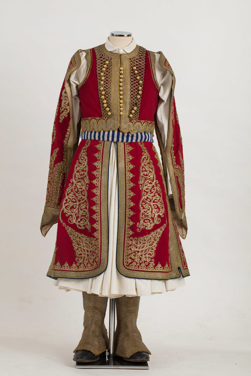 Ενδυμασία με «ντουλαμά», που φέρεται να ανήκε στον βασιλιά Όθωνα. Μέσα 19ου αιώνα. Λύκειο των Ελληνίδων, Αθήνα (5116, 5117/19, 5119 α-β).