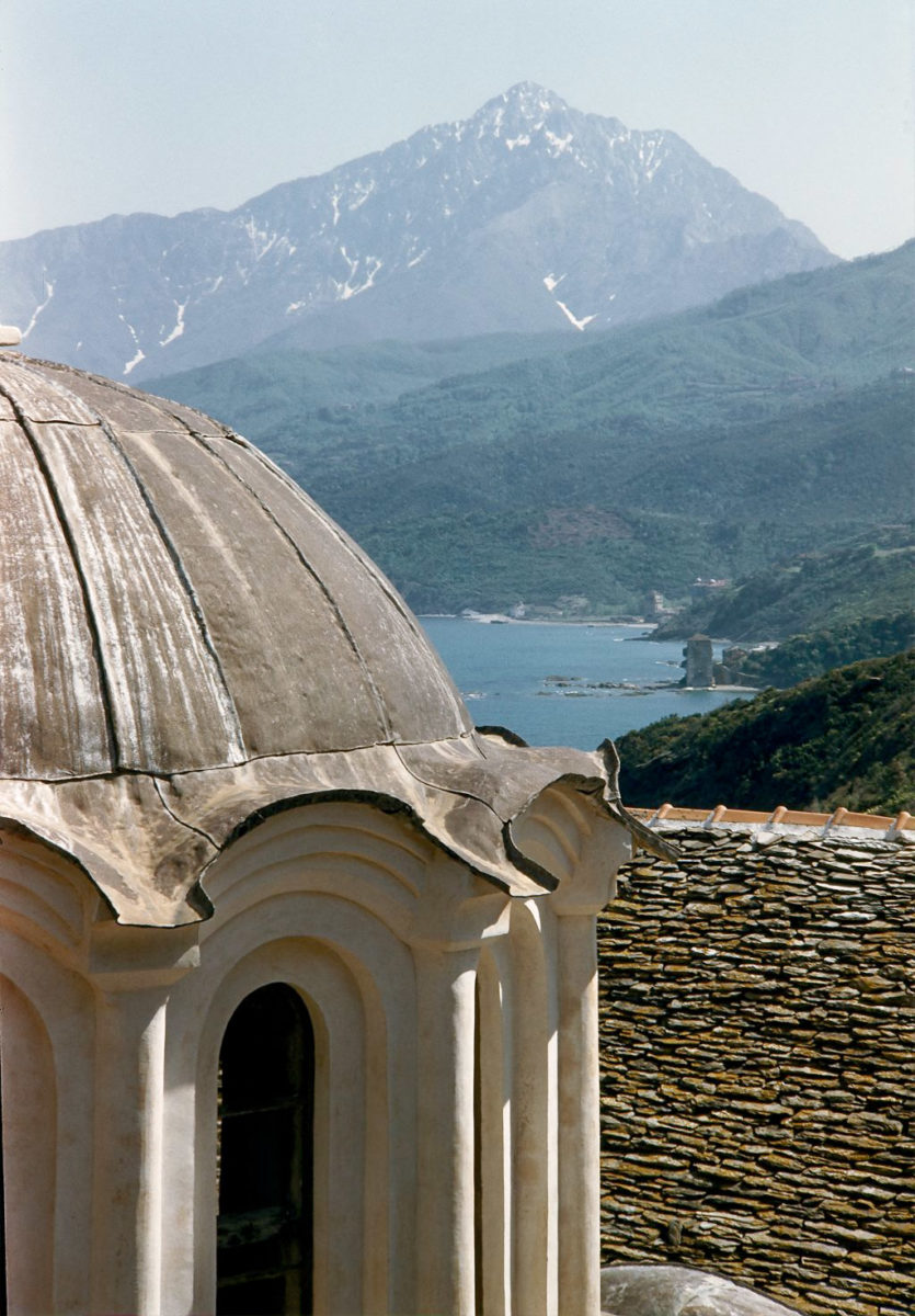 Ο Άθως από τη Μονή Σταυρονικήτα. 15/28 Απριλίου 1962. Φωτογραφία του Π. Βοκοτόπουλου.