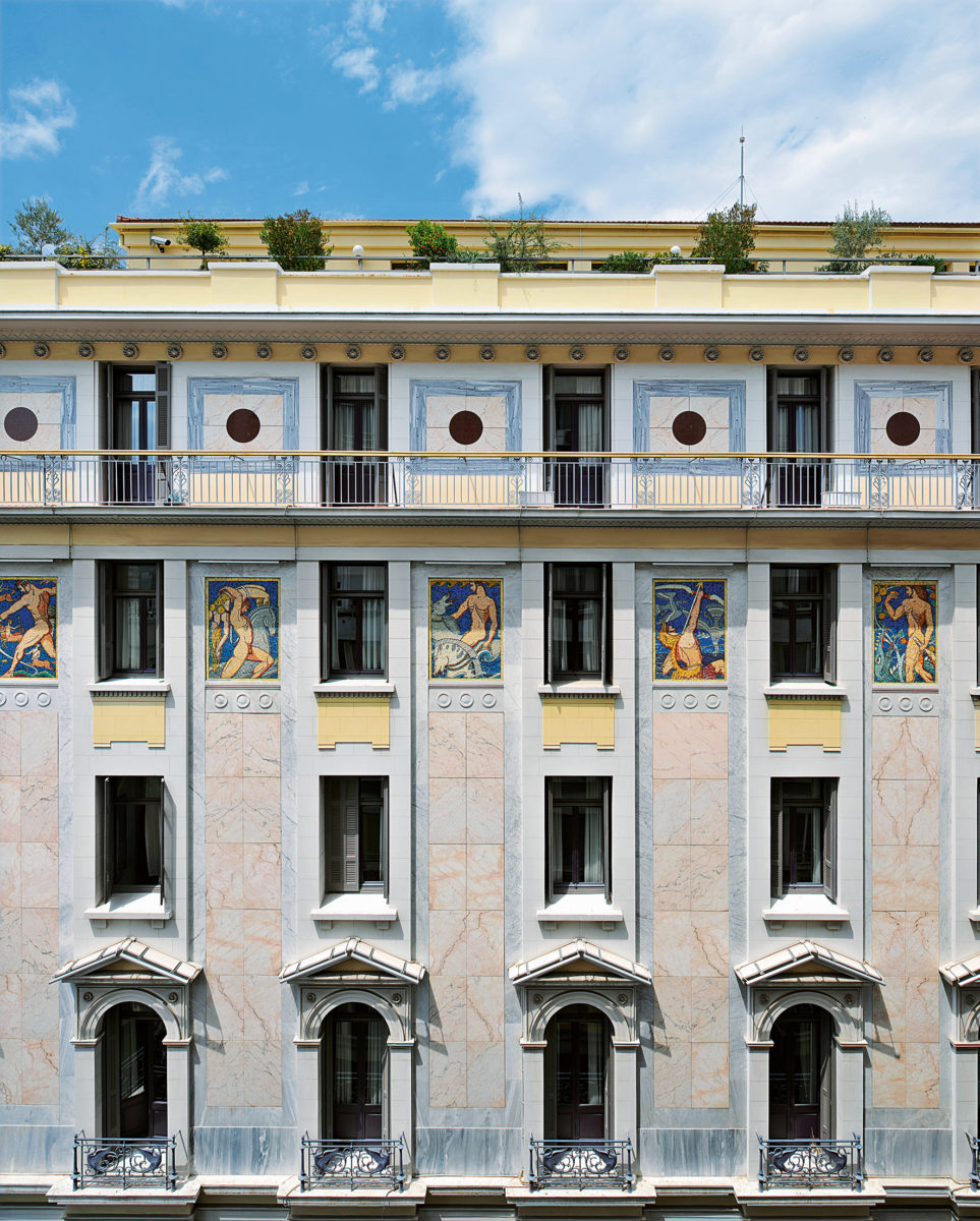 Μέγαρο Μετοχικού Ταμείου Πολιτικών Υπαλλήλων στην οδό Λυκούργου 12 και Αθηνάς. Φωτογραφία Χ. Λουϊζίδη, 2010.