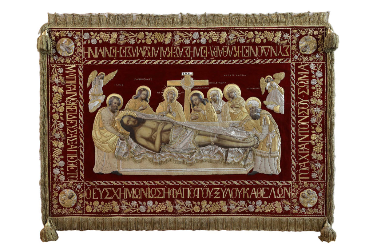 Κεντητός επιτάφιος, μέσα 19ου αιώνα. Συνδυάζει ζωγραφική σε μουσαμά, για τα πρόσωπα και τα γυμνά μέρη του σώματος, και κεντήματος, για τα ενδύματα και τα αντικείμενα. Αποδίδεται σε εργαστήριο της Κωνσταντινούπολης.