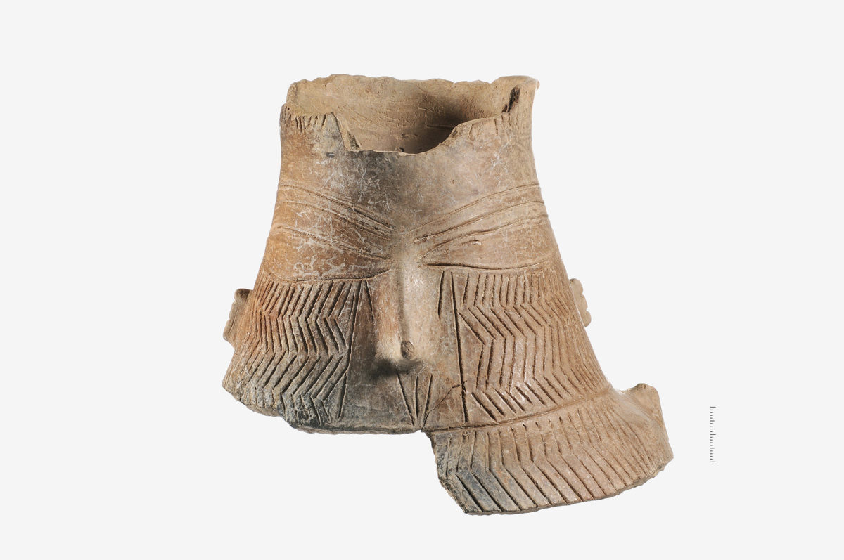 Θραύσμα πήλινου ανθρωπόμορφου αγγείου από τη σπηλιά Στρύμης (φωτ.: Εφορεία Αρχαιοτήτων Ροδόπης).