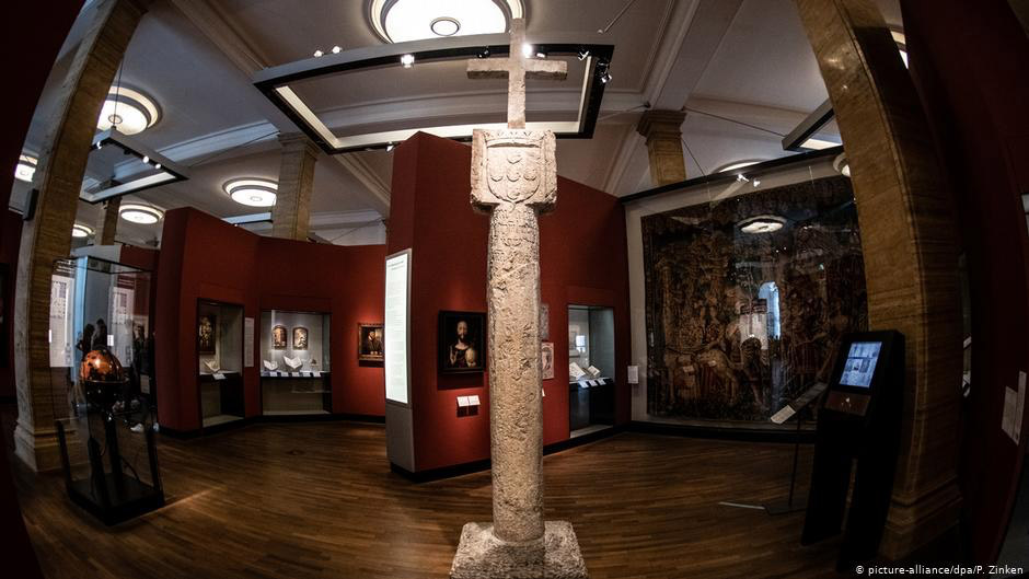 Ο πέτρινος σταυρός του Κέιπ Κρος έχει ύψος μεγαλύτερο από τρία μέτρα και ζυγίζει περισσότερο από έναν τόνο (πηγή εικόνας: www.dw.com).