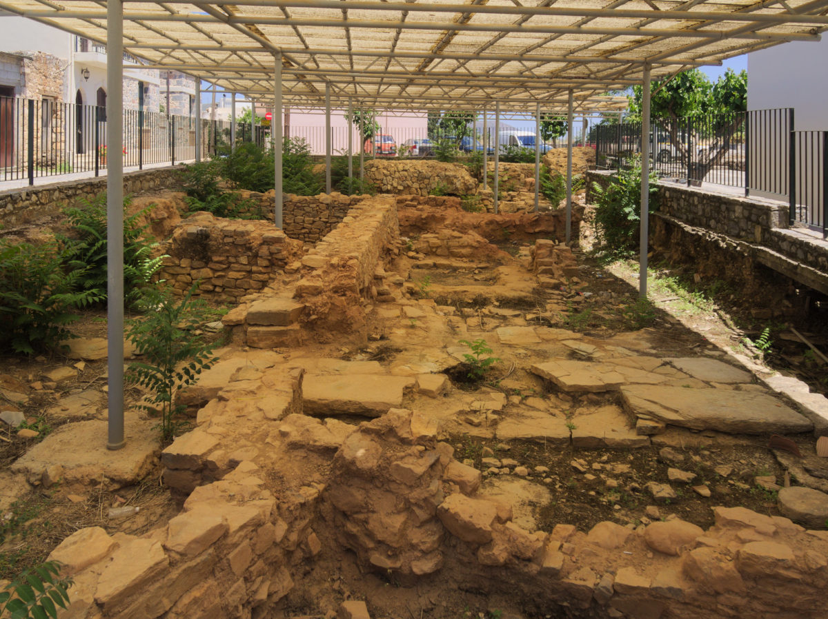 Άποψη του αρχαιολογικού χώρου στο Καστέλλι Πεδιάδος Ηρακλείου (φωτ.: Βικιπαίδεια).