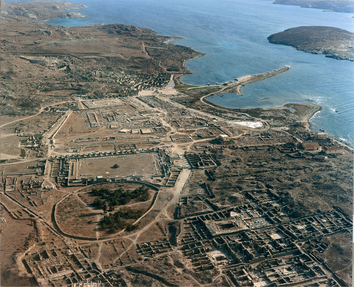 Άποψη του αρχαιολογικού χώρου της Δήλου (φωτ.: ΥΠΠΟΑ).