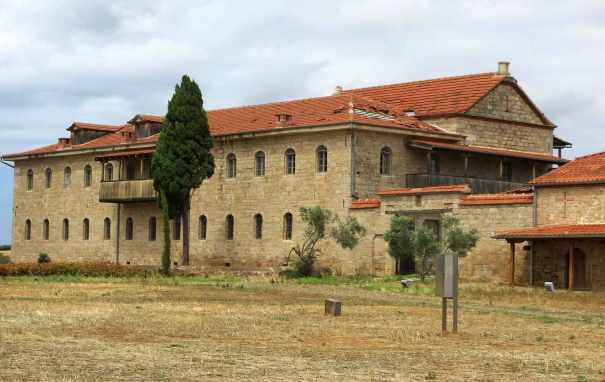 Κέντρο Βυζαντινού Πολιτισμού Χαλκιδικής. Βυζαντινό Μουσείο Χαλκιδικής. Υφαρπαγή κεραμιδιών από την ανατολική όψη της στέγης. Φωτ.: ΥΠΠΟΑ.