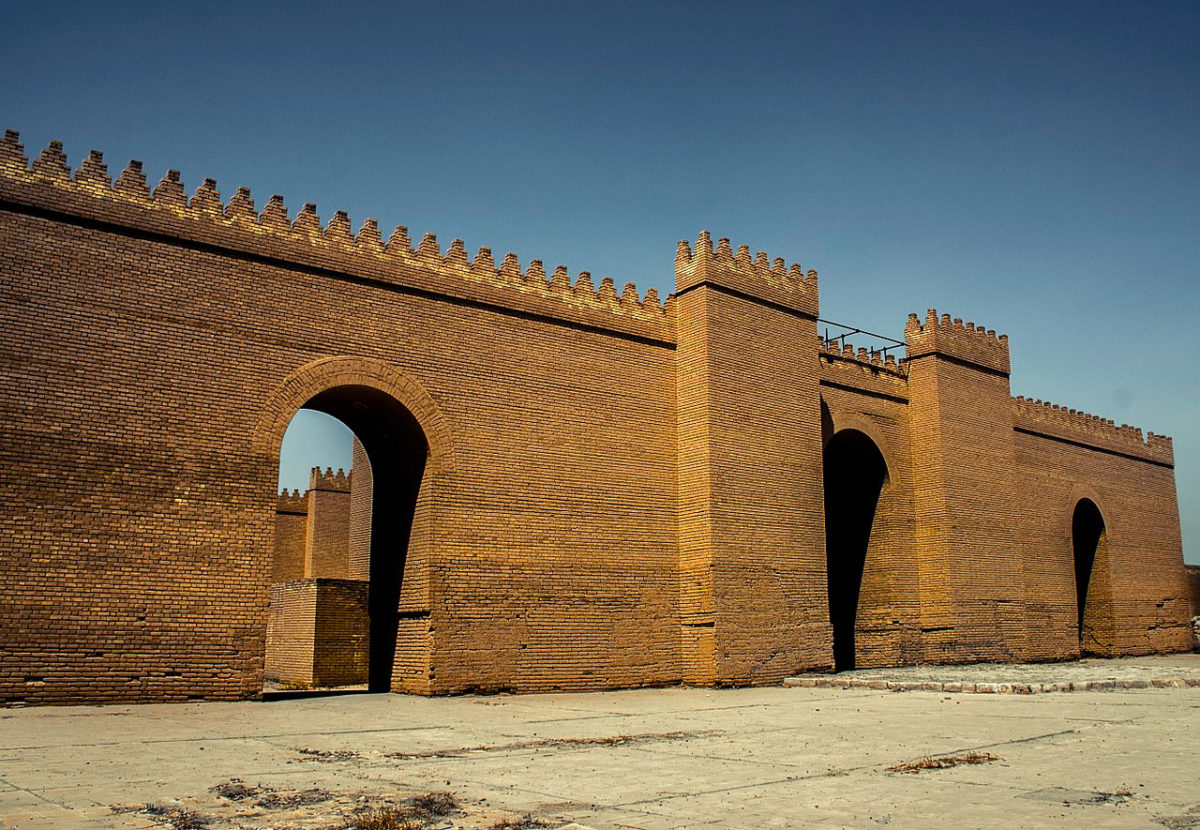 Άποψη των τειχών της αρχαίας Βαβυλώνας (φωτ.: Βικιπαίδεια).
