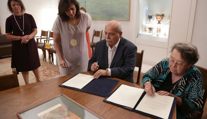 Έργα του Βάλια Σεμερτζίδη παραχωρήθηκαν στη Βιβλιοθήκη της Βουλής