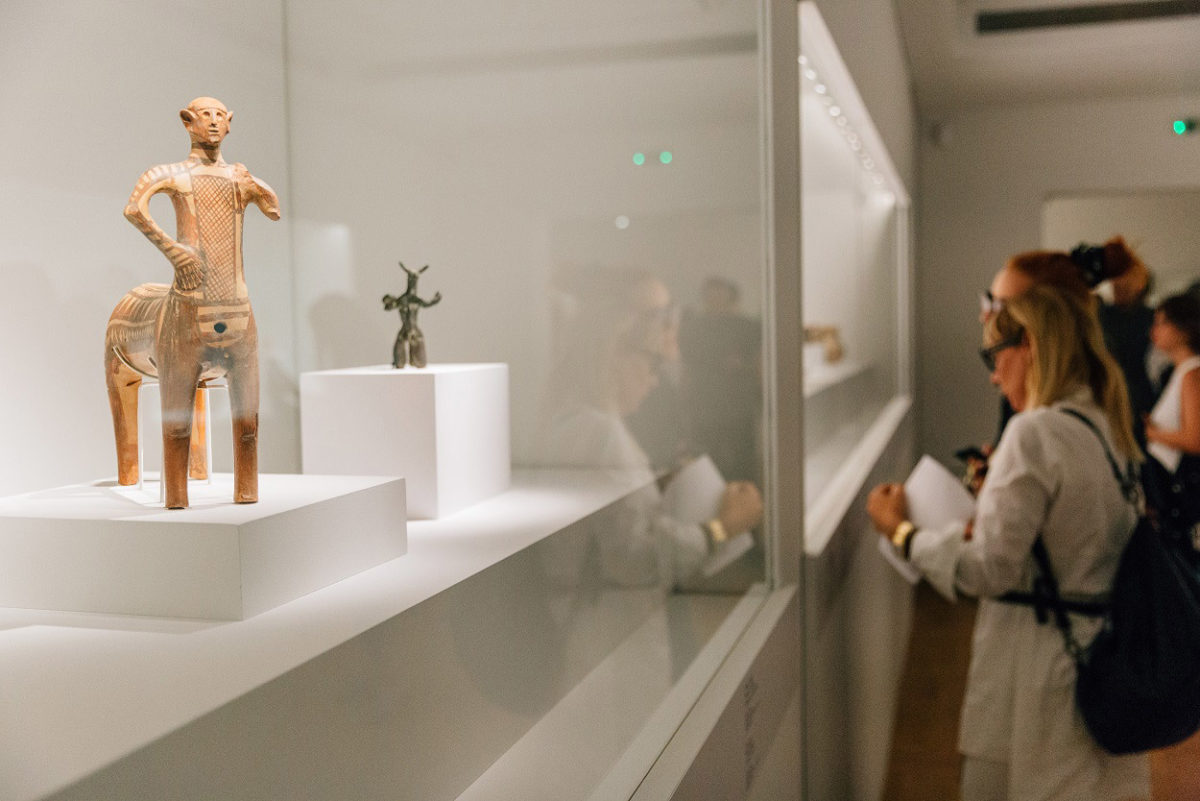Άποψη της έκθεσης «Πικάσο και Αρχαιότητα. Γραμμή και πηλός» που παρουσιάζεται στο Μουσείο Κυκλαδικής Τέχνης (φωτ.: Πάρις Ταβιτιάν, © Museum of Cycladic Art).