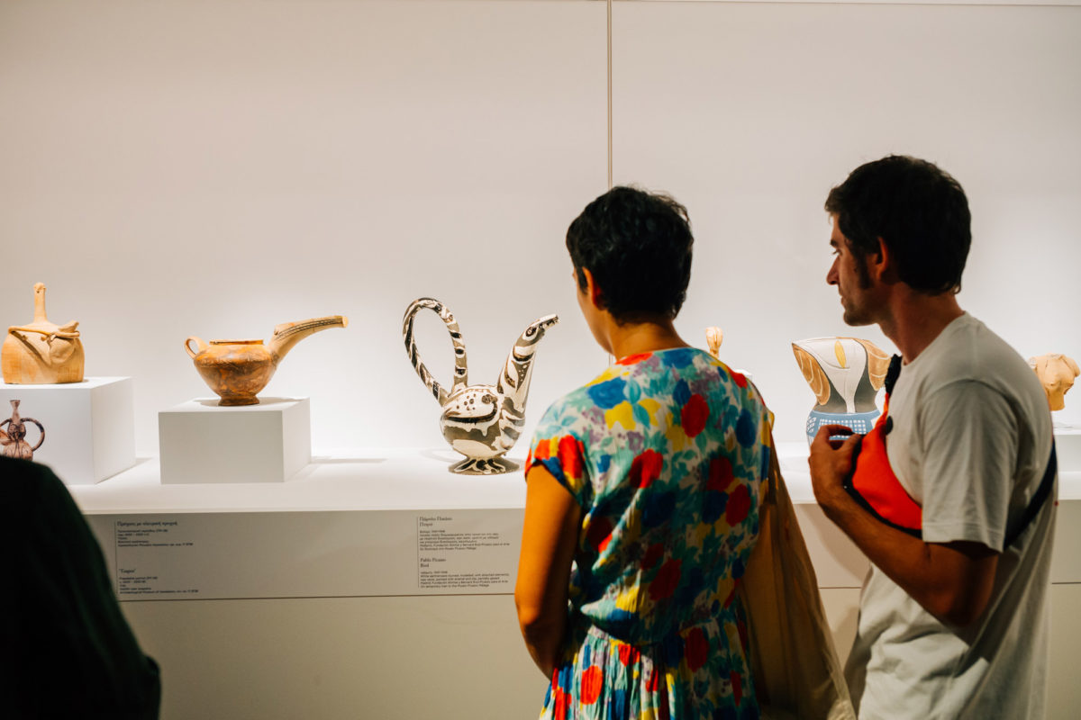 Άποψη της έκθεσης «Πικάσο και Αρχαιότητα. Γραμμή και πηλός» που παρουσιάζεται στο Μουσείο Κυκλαδικής Τέχνης (φωτ.: Πάρις Ταβιτιάν, © Museum of Cycladic Art).