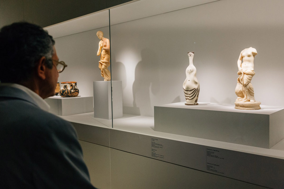 Άποψη της έκθεσης «Πικάσο και Αρχαιότητα. Γραμμή και πηλός» που παρουσιάζεται στο Μουσείο Κυκλαδικής Τέχνης (φωτ.: Πάρις Ταβιτιάν, © Museum of Cycladic Art).