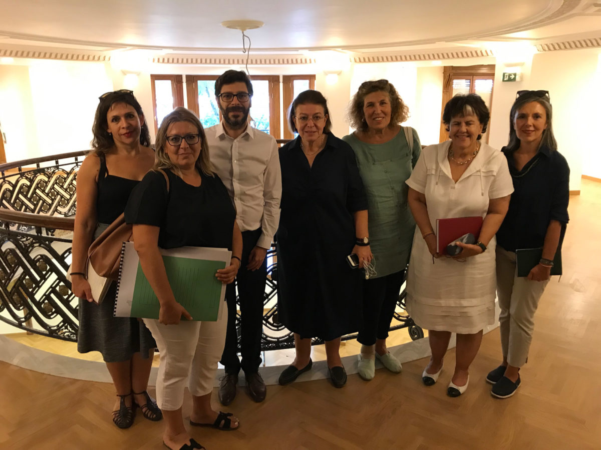 Στιγμιότυπο από την επίσκεψη της Λίνας Μενδώνη στο «Ακροπόλ» (φωτ.: ΥΠΠΟΑ).