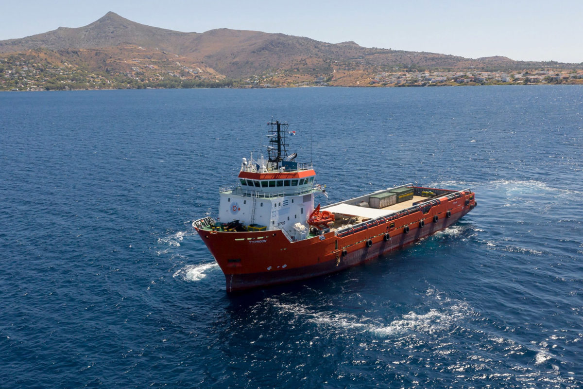 Το πλοίο «Typhoon», το οποίο παραχωρεί το Κοινωφελές Ίδρυμα Αθανασίου Κ. Λασκαρίδη για τις ανάγκες της έρευνας του ναυαγίου.