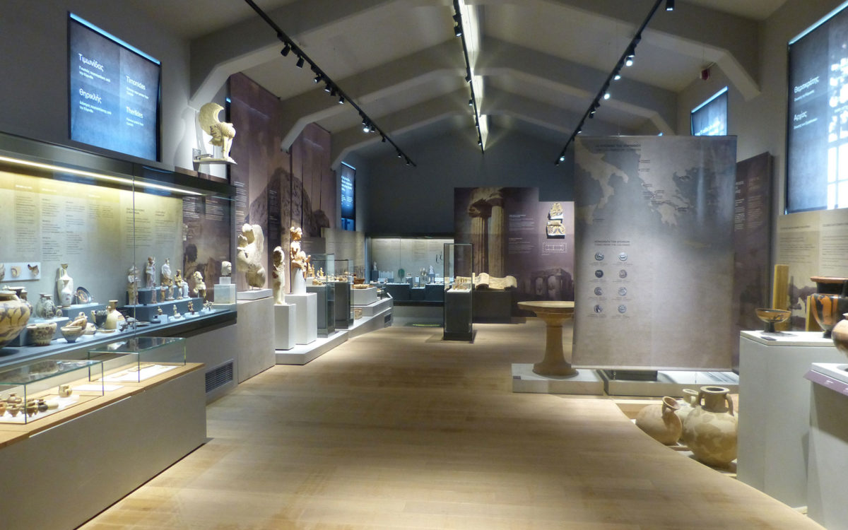 Άποψη αίθουσας του Αρχαιολογικού Μουσείου Αρχαίας Κορίνθου (φωτ.: Εφορεία Αρχαιοτήτων Κορινθίας).