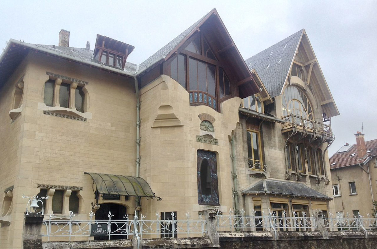 Η πρόσοψη της βίλας Μαζορέλ (φωτ.: Wikipedia).