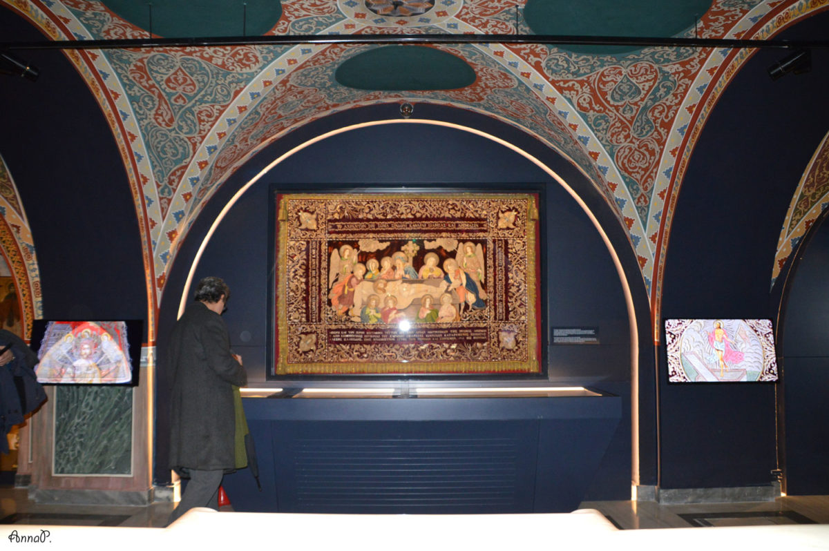 Άποψη της έκθεσης στο κειμηλιοφυλάκειο του Μητροπολιτικού Ναού Αθηνών.