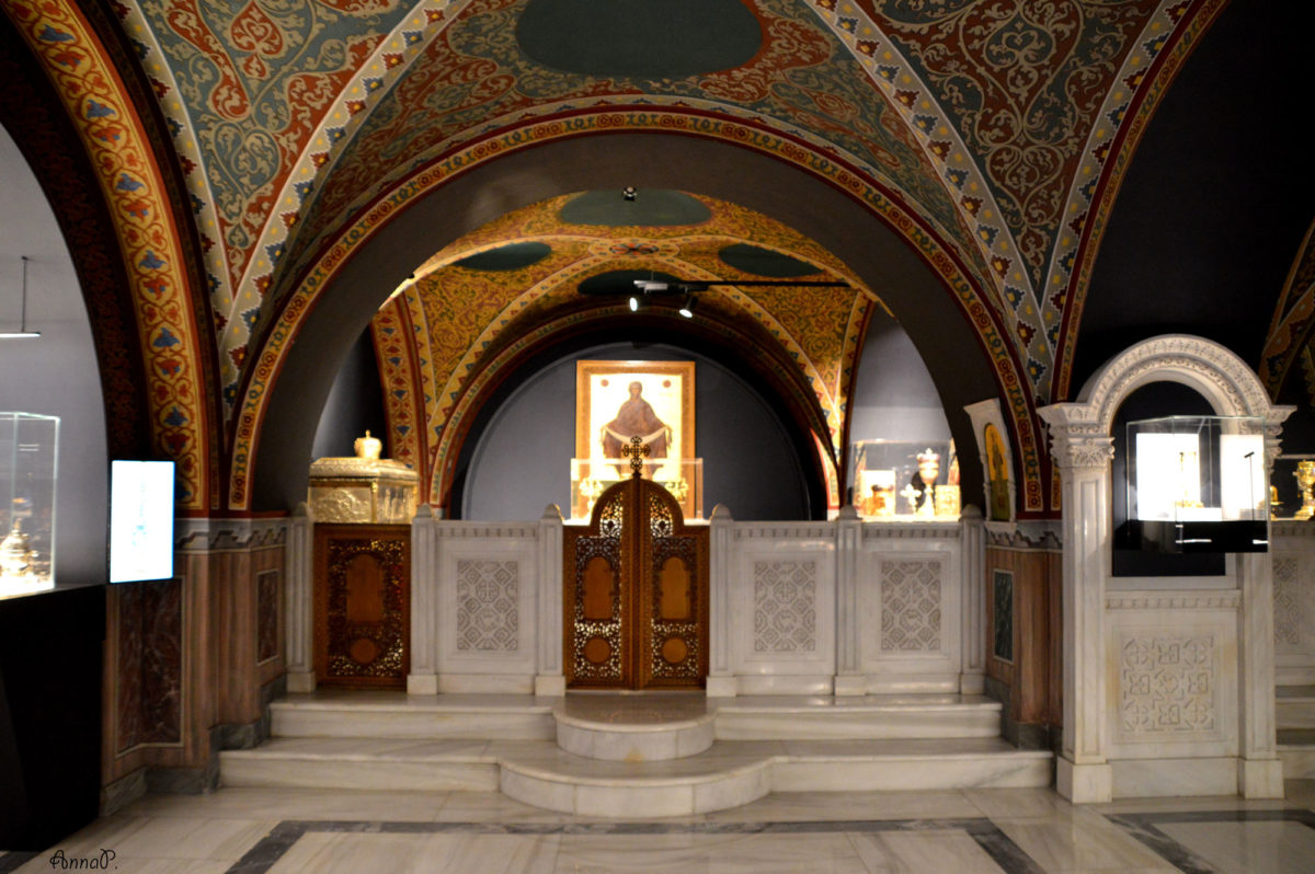 Άποψη της έκθεσης στο κειμηλιοφυλάκειο του Μητροπολιτικού Ναού Αθηνών.