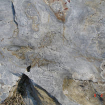 Άγνωστοι καταστρέφουν πανάρχαιες βραχογραφίες στο Παγγαίο