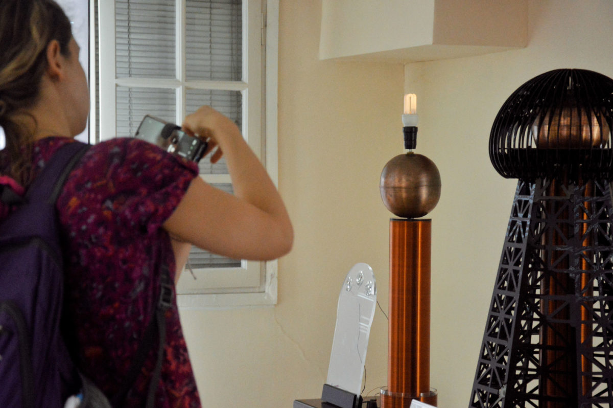 Ασύρματη μεταφορά ενέργειας. Από την έκθεση «Νίκολα Τέσλα. Ο άνθρωπος από το μέλλον» στο Μουσείο Κοτσανά.