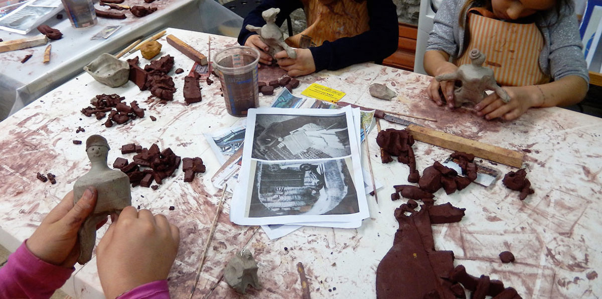 Εργαστήρια κεραμικής για παιδιά στο Μουσείο Πλινθοκεραμοποιίας, στον Βόλο (φωτ.: ΠΙΟΠ).